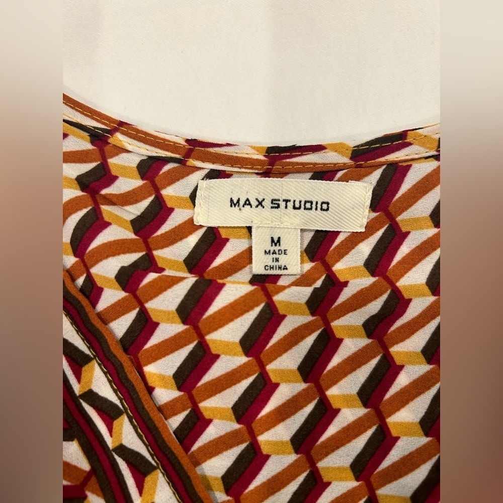 NWOT Max Studio Faux Wrap V Neck Geometric Print Blouse Medium - Picture 7 of 8